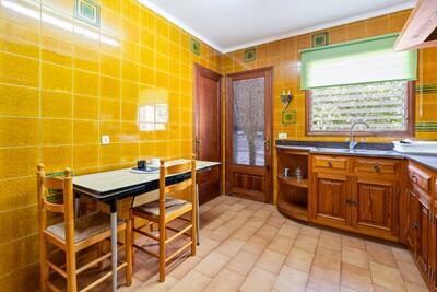 Kitchen (2).jpg