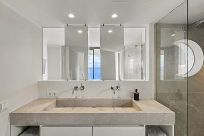 Bathroom (1).jpg
