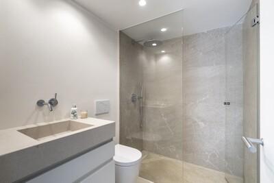 Bathroom (3).jpg