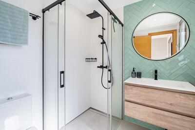 Bathroom (2).jpg