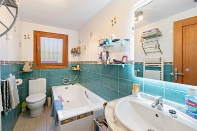 Bathroom (2).jpg