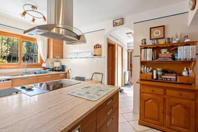 Kitchen (2).jpg