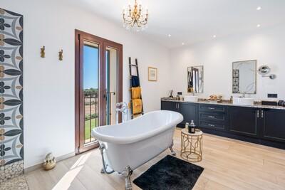 Bathroom (3).jpg