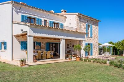 Exterior (1).jpg