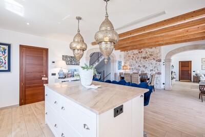 Kitchen (1).jpg