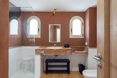 Bathroom (4).jpg