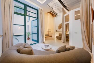 Living Room (2).jpg