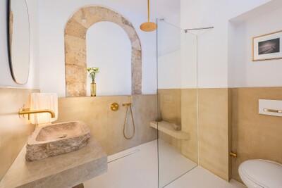 Bathroom (1).jpg