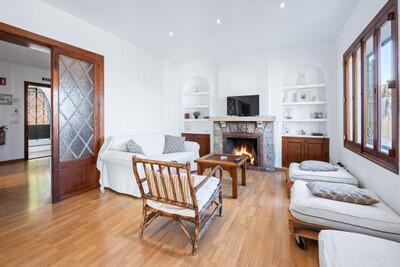 Living Room (1).jpg