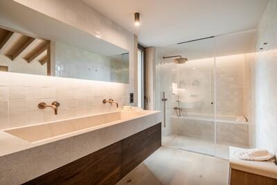 Bathroom (3).jpg