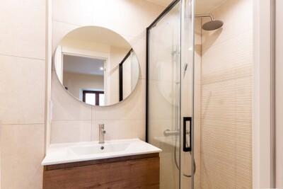 Bathroom (4).jpg