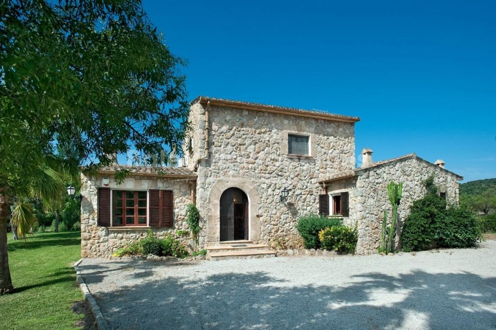Traditional country villa for sale in a peaceful area of Pollensa, Mallorca