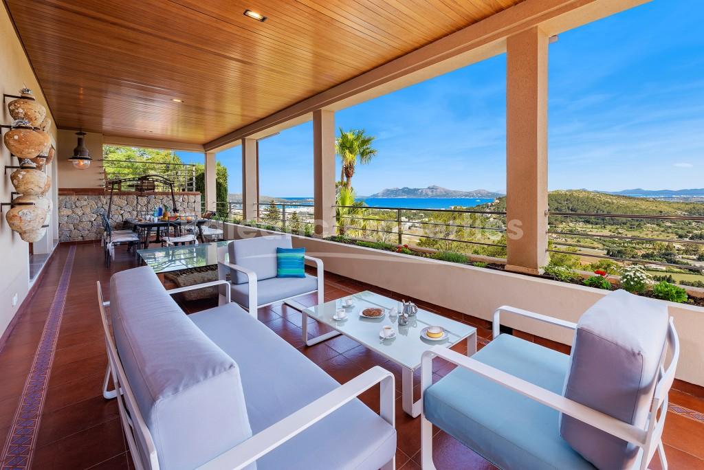 Villa de lujo con vistas al mar y  licencia de alquiler vacaciona en Puerto Pollensa, Mallorca