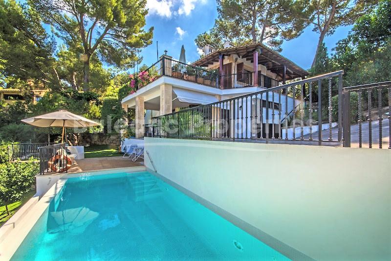 Increíble villa con vistas al mar en venta en una prestigiosa zona de Alcudia, Mallorca