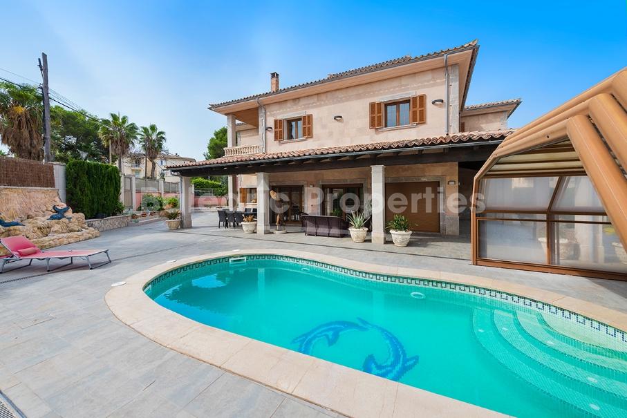 Villa in urban area with large patio and pool for sale in Can Picafort, Mallorca