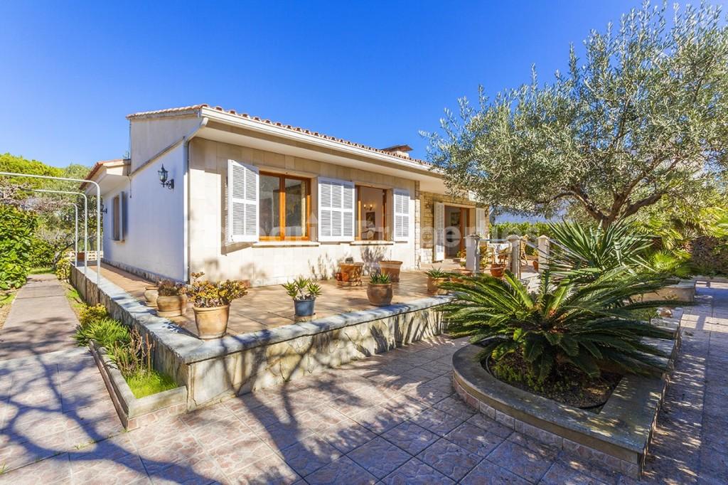 This beautiful villa, located very close to the beach, for sale in Puerto de Alcudia, Mallorca