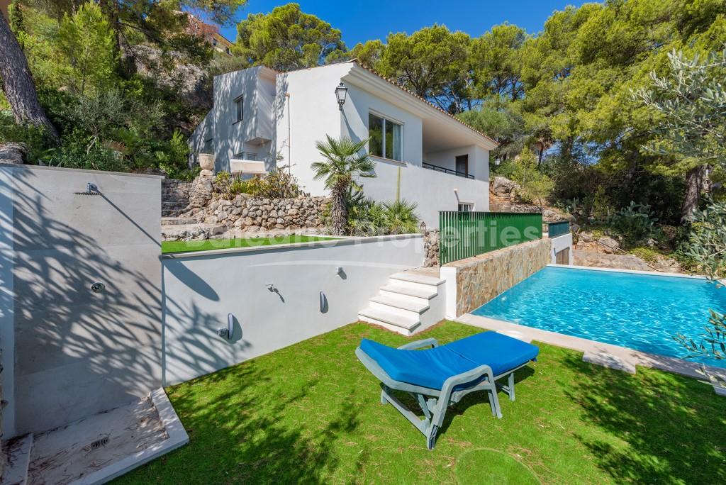 Hermosa casa con vistas al mar en venta en Puerto Pollensa, Mallorca