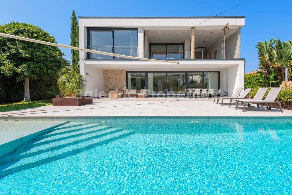 Exclusiva villa ultramoderna en venta cerca de la playa en Puerto Pollensa, Mallorca