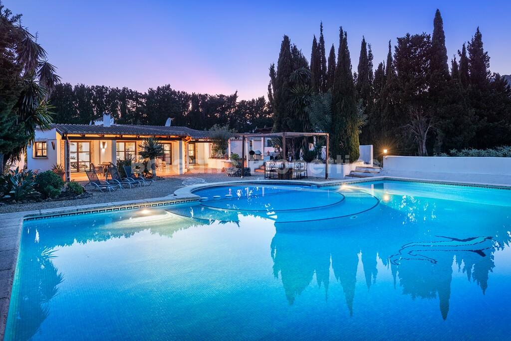 Beautiful traditional villa for sale between Pollensa and Puerto Pollensa, Mallorca