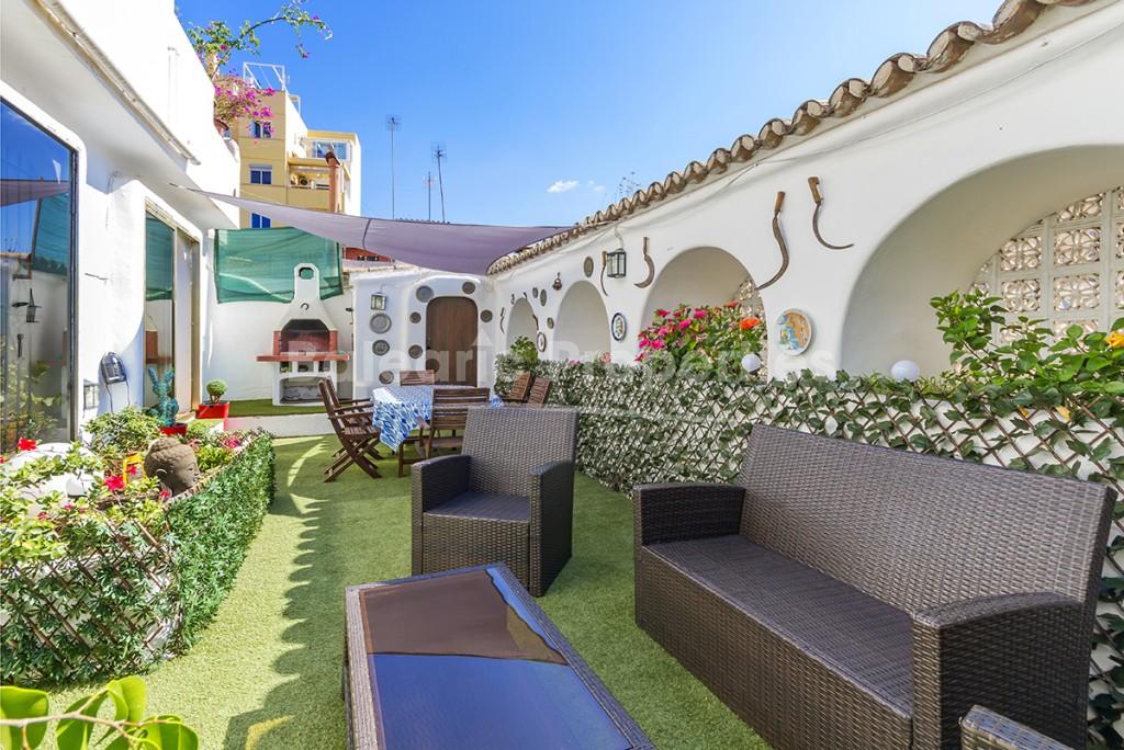 Charmantes Stadthaus mit ruhiger Terrassen kaufen in Palma, Mallorca