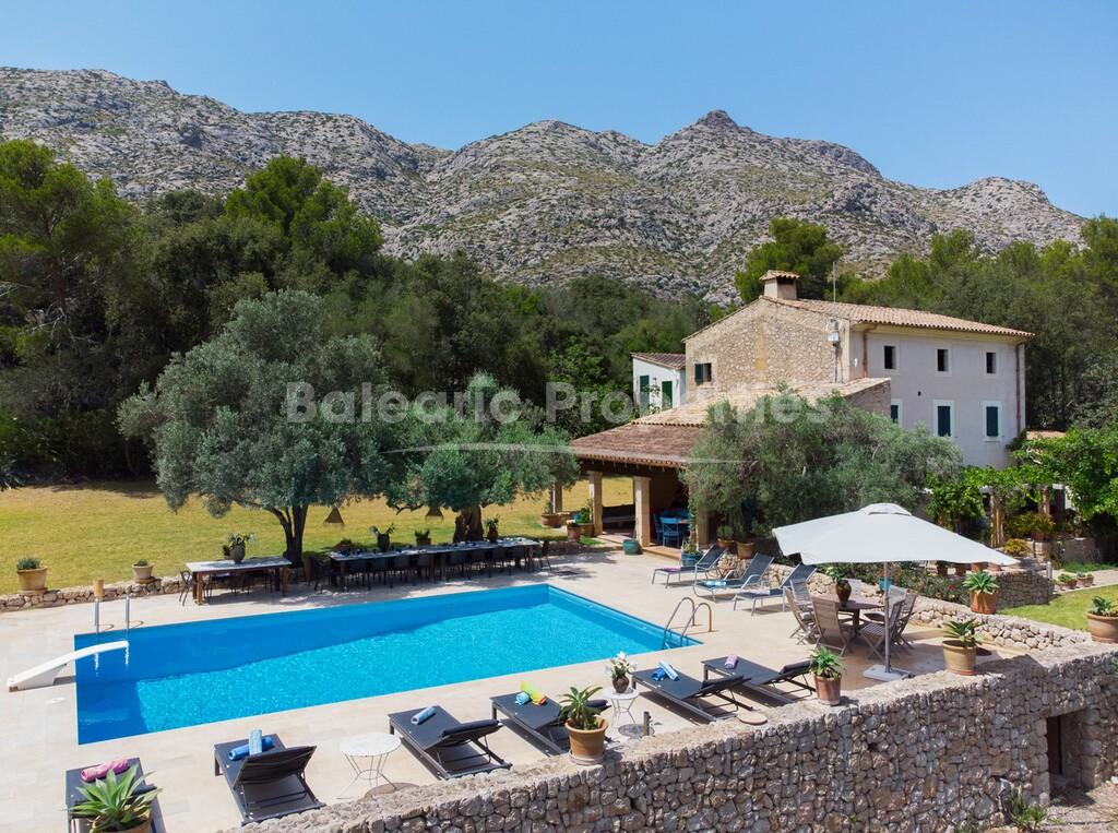 Spacious house with tennis court for sale close to Cala Sant Vicente, Mallorca