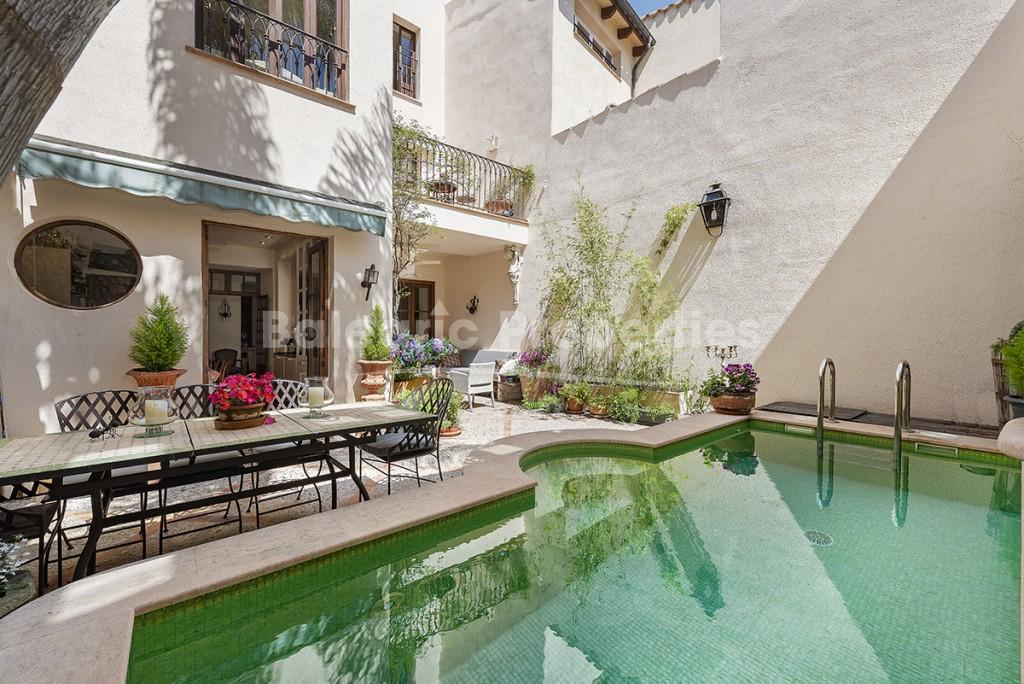 Luxurious town house with pool for sale in the heart of Pollensa, Mallorca