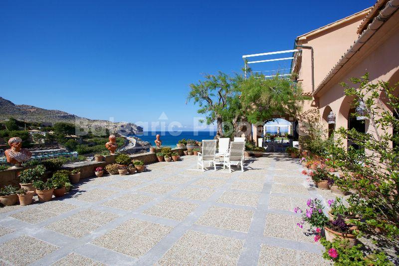 Frontline Villa for sale in Mallorca´s North with direct access to the beach in Cala Sant Vicenç, Mallorca