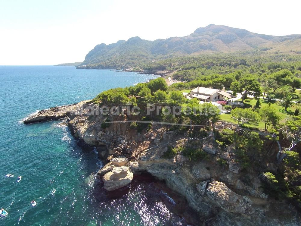 Sea front estate for sale in Pollensa bay, Mallorca