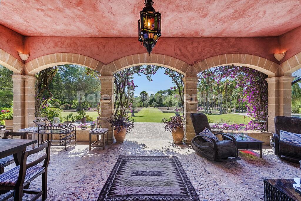 Finca con salón de doble altura en Pollensa, Norte de Mallorca