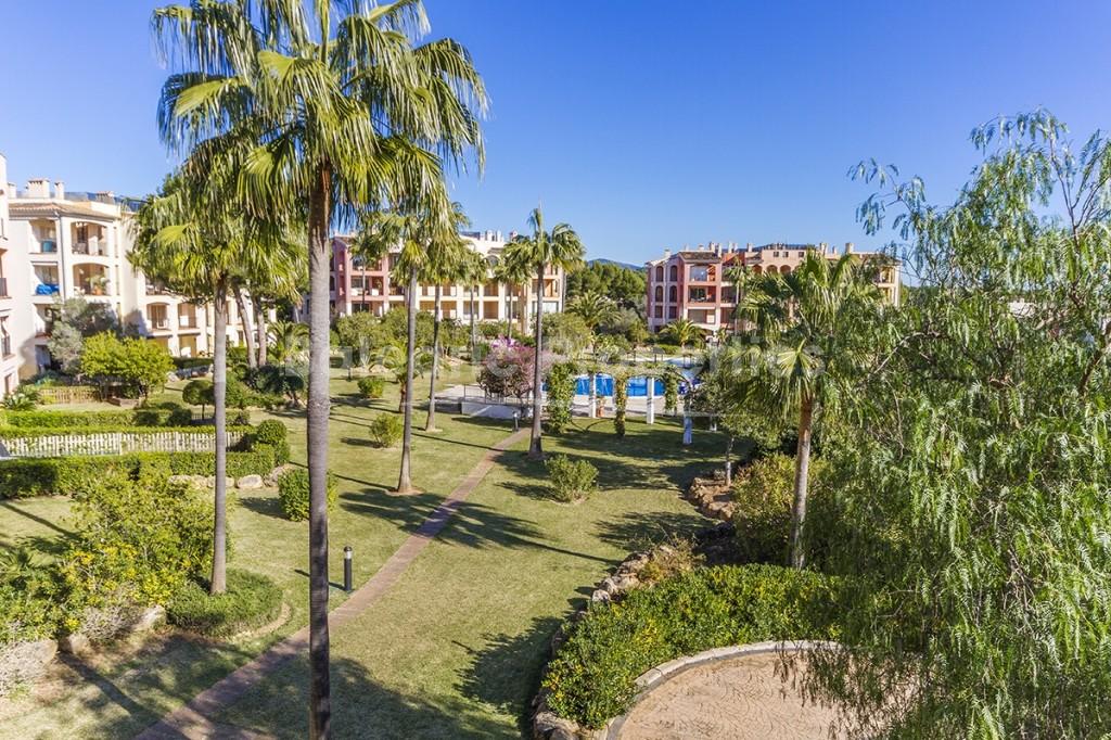 South-facing apartment for sale situated near Golf Santa Ponça, Mallorca