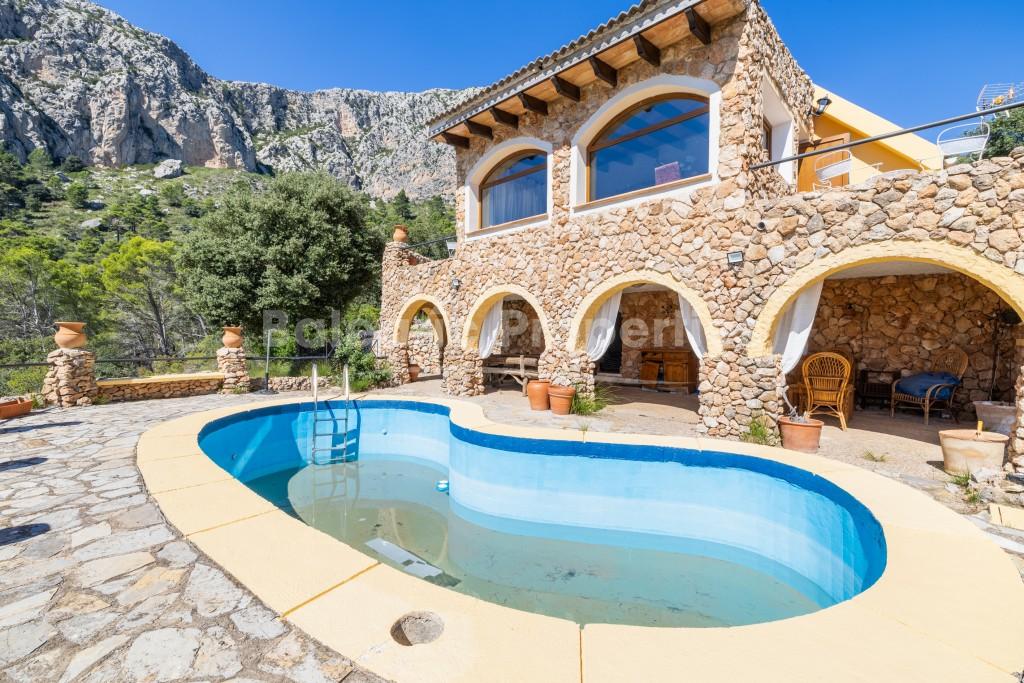 Rural house with pool and privacy for sale in Puigpunyent, Mallorca