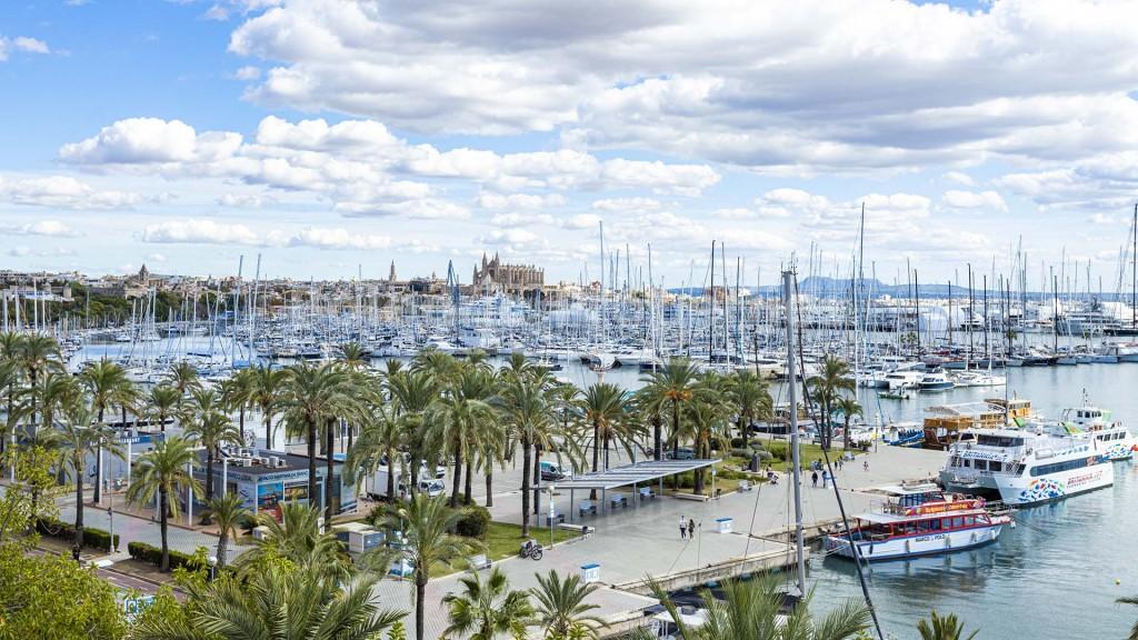 Frontline apartment for sale in Palma, Mallorca