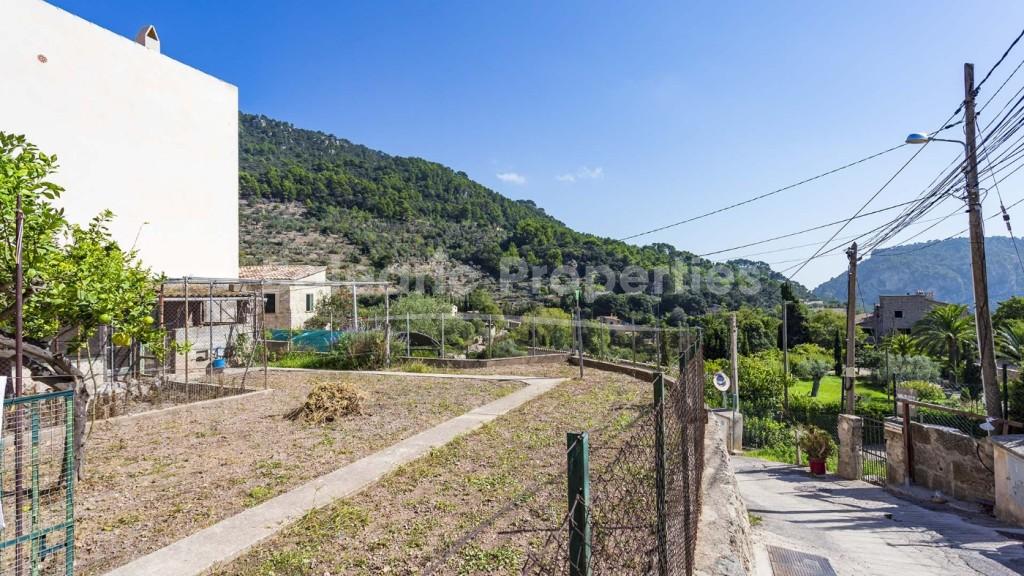 Terreno con fantásticas vistas a la montaña en venta en Valldemossa, Mallorca