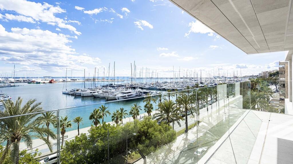 Frontline apartment project for sale in Palma, Mallorca