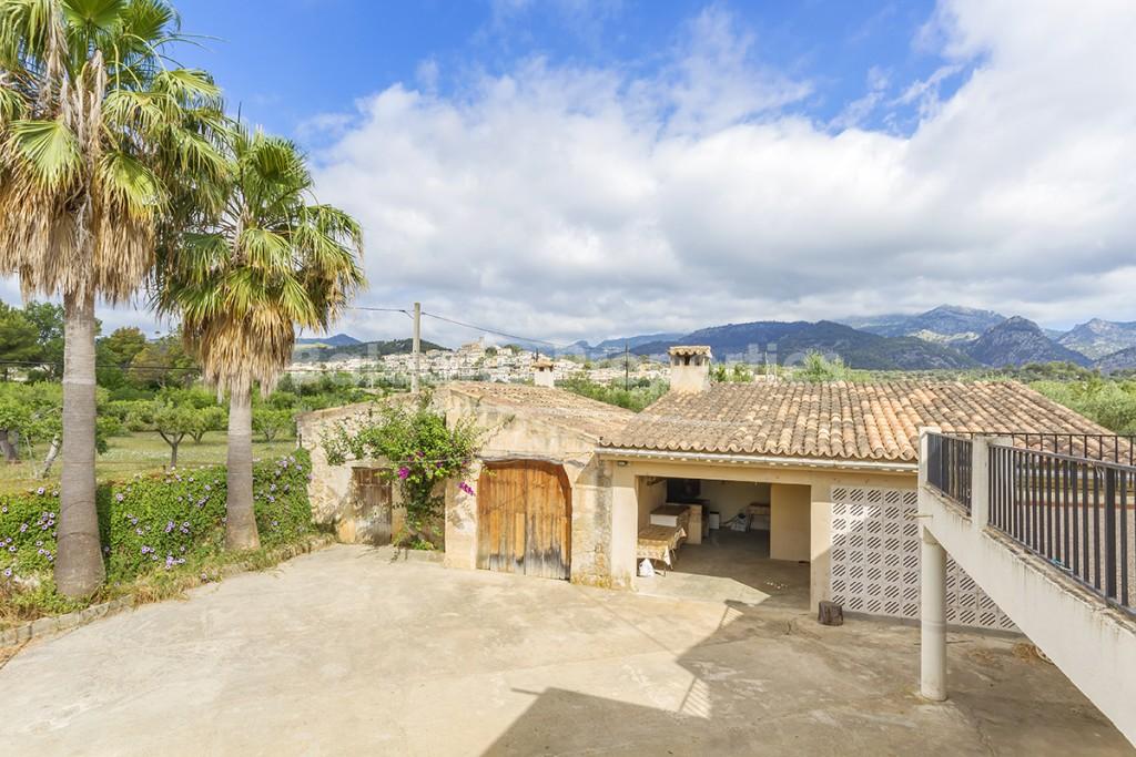 Rustic country home with fabulous views for sale in Selva, Mallorca