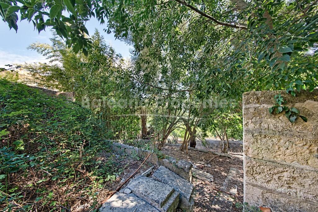 Exclusive plot with an existing building to develop for sale in Campanet, Mallorca