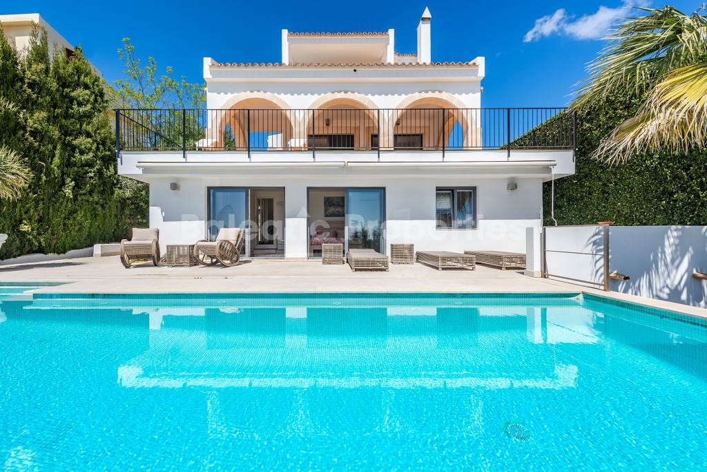 Increíble villa con vistas al mar y piscina en venta en Alcudia, Mallorca