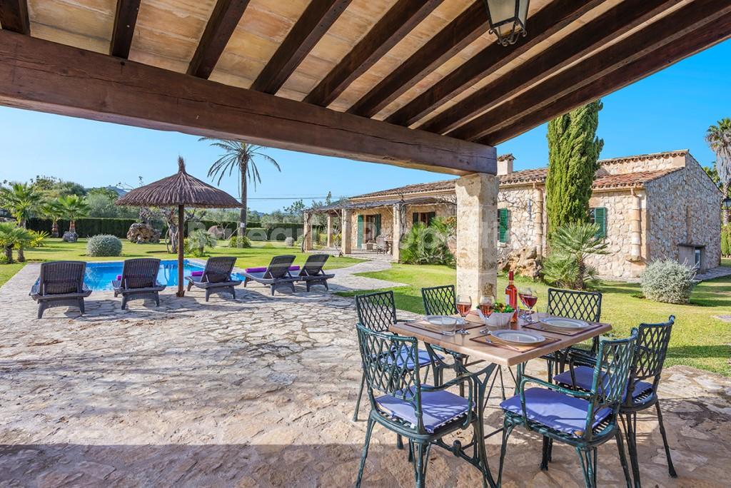 Stone-clad country house for sale between Alcudia and Pollensa, Mallorca