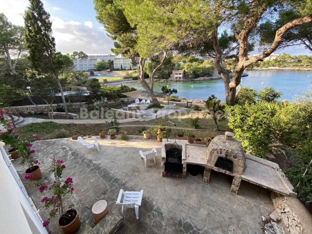 Villa en primera línea de mar con licencia de vacaciones en venta en Porto Petro, Mallorca