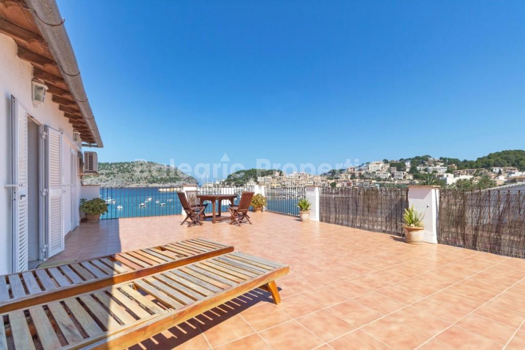 Beachfront town house to renovate for sale in Puerto de Soller, Mallorca