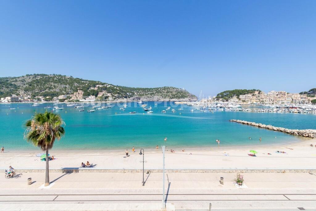 Beachfront town house to renovate for sale in Puerto de Soller, Mallorca