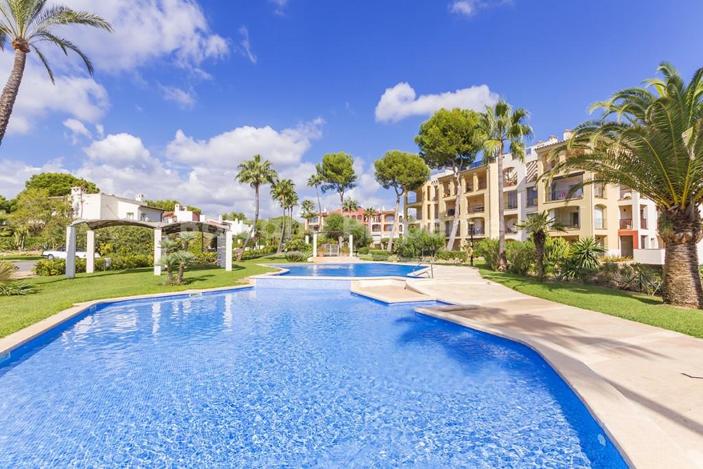 Gorgeous apartment for sale by the golf course in Santa Ponsa, Mallorca