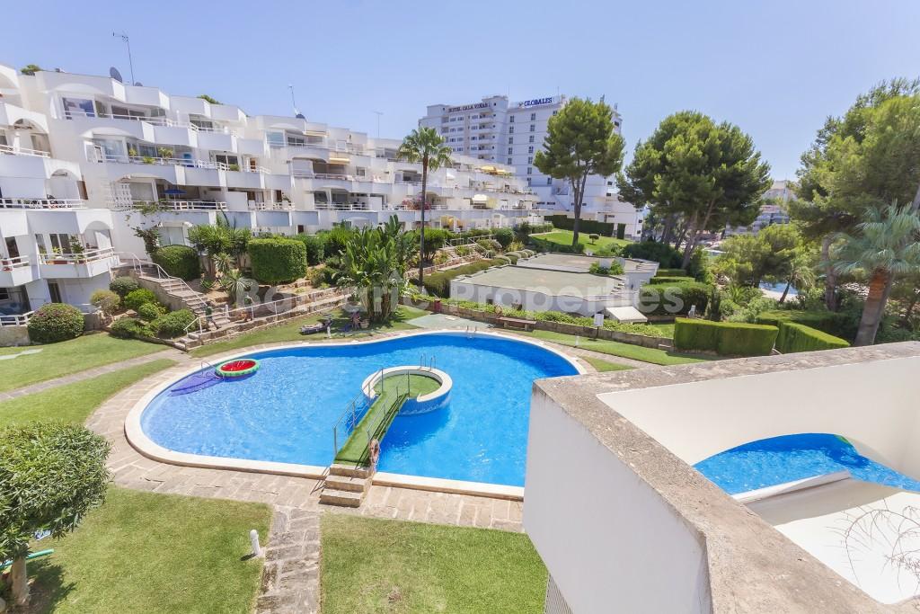 Atractivo apartamento con piscina comunitaria en venta en Cala Vinyes, Mallorca