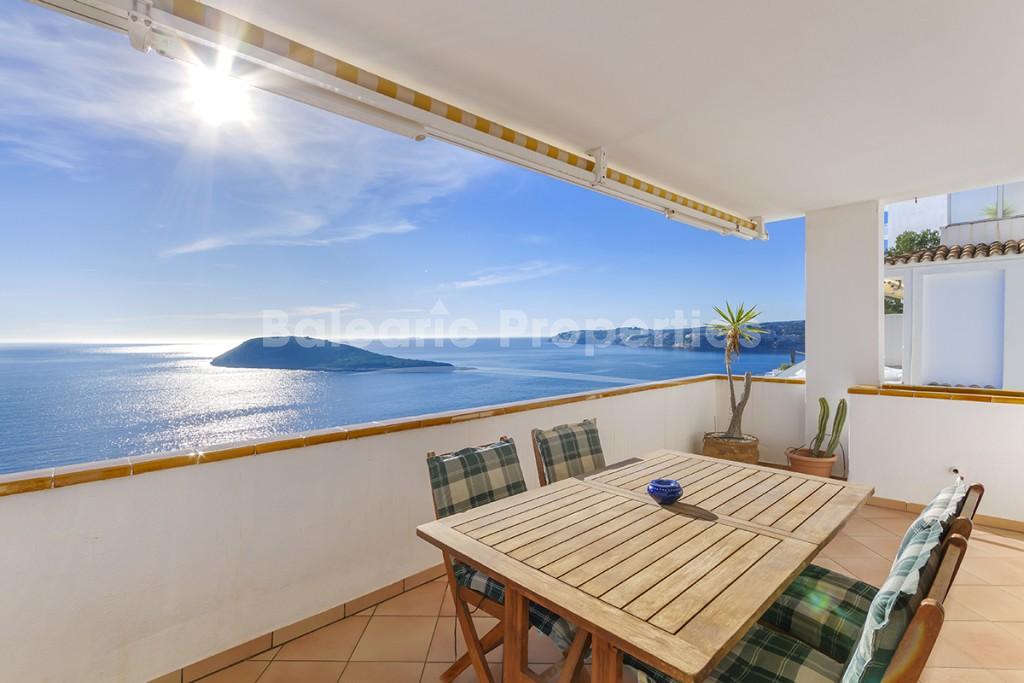 Apartamento de dos dormitorios en primera línea con vistas al mar en venta en Torrenova, Mallorca