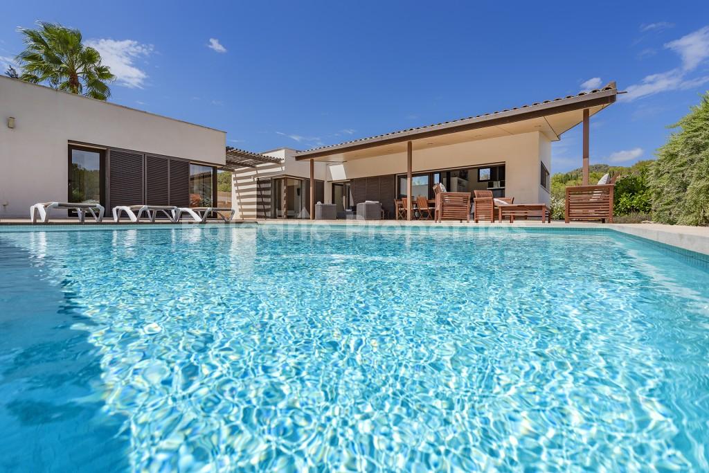 Delightful villa with holiday rental license for sale in Pollensa, Mallorca