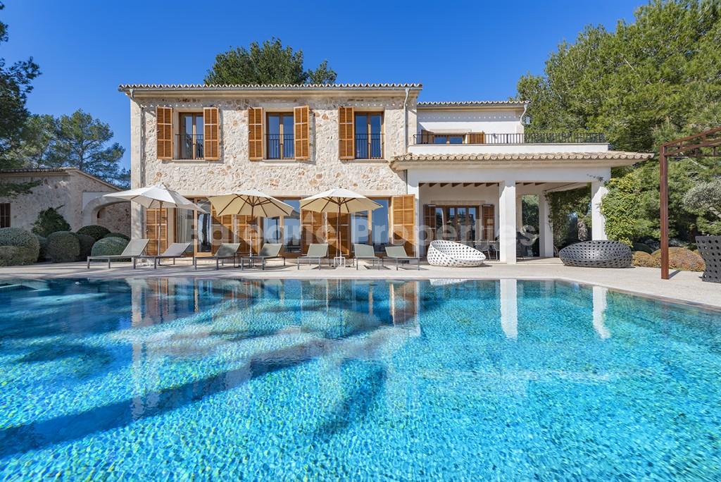 Villa oasis con licencia de vacaciones y pista de tenis, en venta en Porreres, Mallorca