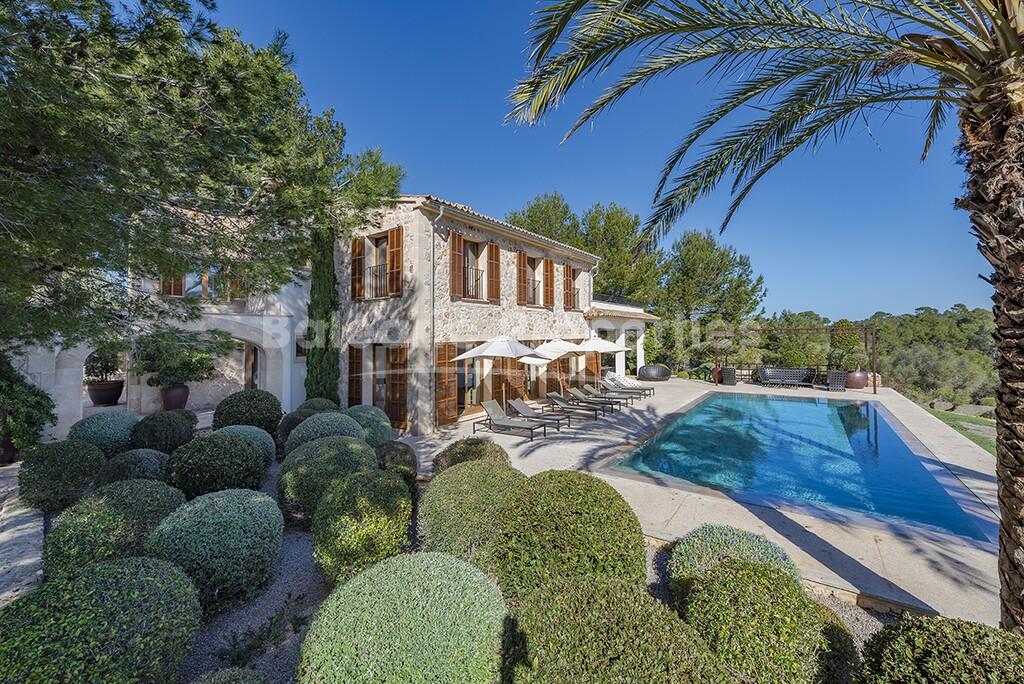 Country oasis with holiday rental license and tennis court for sale in Porreres, Mallorca