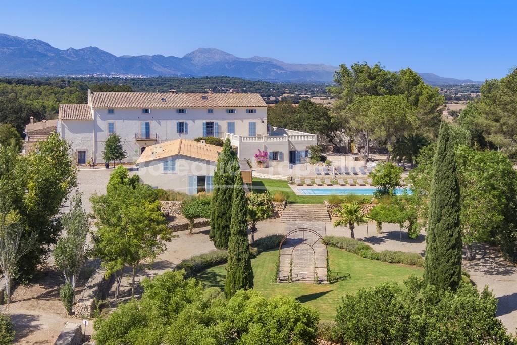 16 suite rural hotel in very good condition for sale in Sencelles, Mallorca