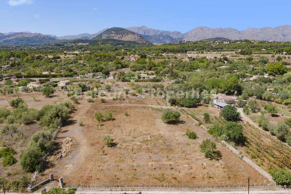 Beautiful plot for sale with a project and license for a villa with pool in Pollensa, Majorca