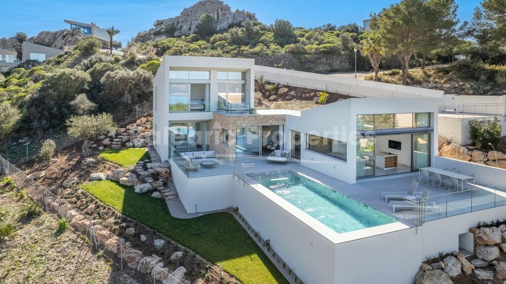 Striking villa with pool for sale in Bonaire, Alcúdia, Mallorca